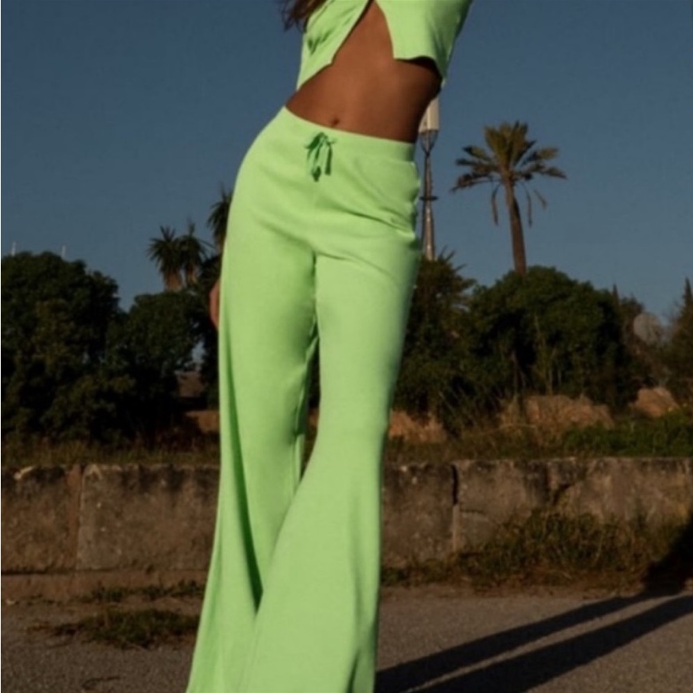 Zara flare high waisted green ribbed pants - Picture 3 of 11